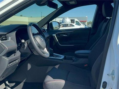 Used 2022 Toyota RAV4 SE image 16