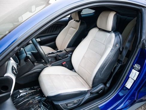 Used 2016 Ford Mustang Premium image 4