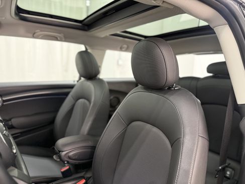 Used 2023 MINI Cooper 2-Door Hardtop image 15