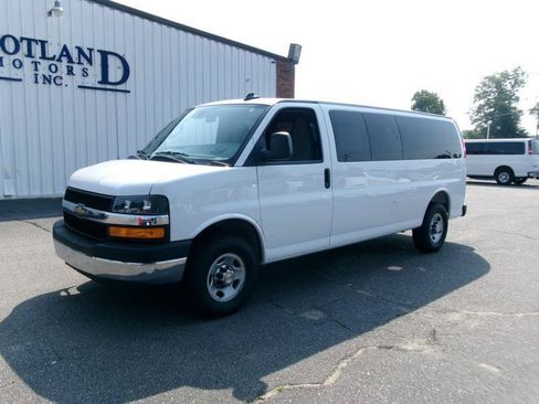 Used 2025 Chevrolet Express 3500 LT w/ LT Preferred Equipment Group RWD image 2
