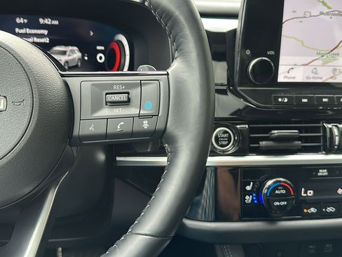 Certified 2023 Nissan Pathfinder Platinum image 17