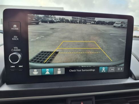 Used 2023 Honda Pilot Touring image 6