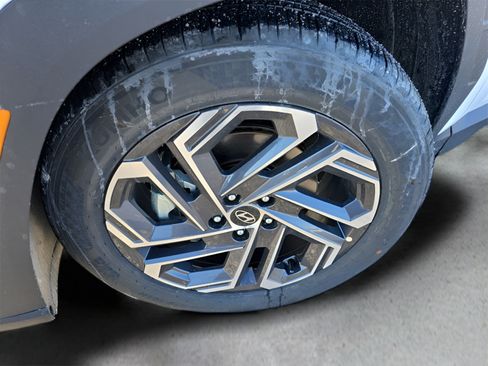 Certified 2025 Hyundai Tucson Limited FWD image 9