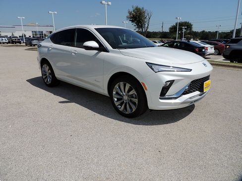 New 2026 Buick Envista Avenir FWD image 3