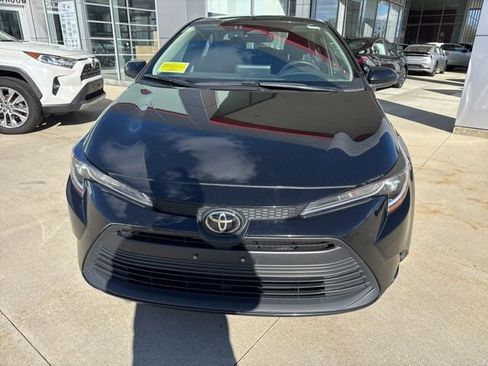 Used 2023 Toyota Corolla LE image 2