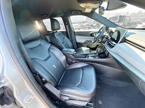 Used 2026 Jeep Compass Limited image 33