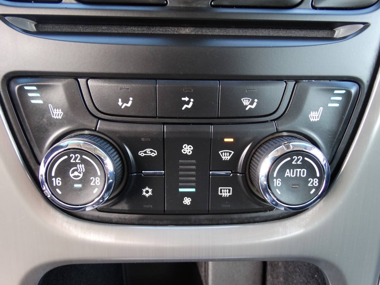 Used 2012 Buick Verano Leather FWD image 27