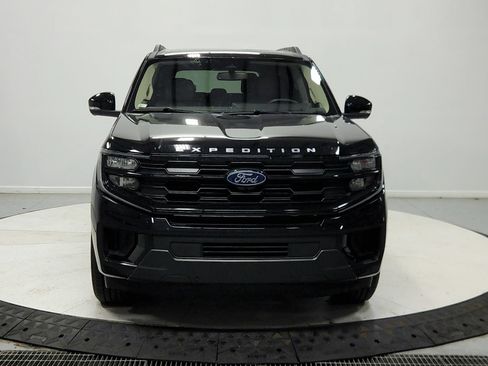 Used 2025 Ford Expedition Active RWD image 3