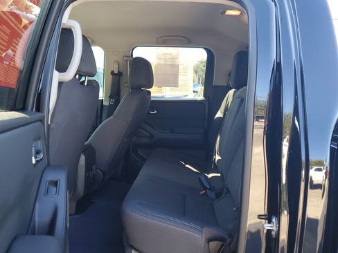 Used 2024 Nissan Frontier SV w/ SV Convenience Package image 11