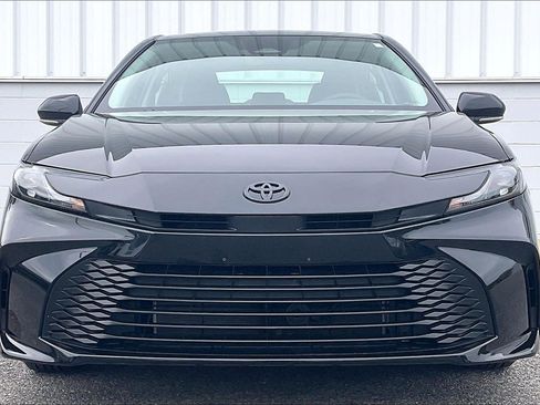 Used 2025 Toyota Camry LE w/ Convenience Package image 3