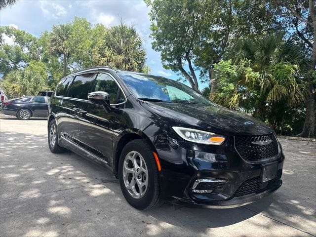 Used 2023 Chrysler Pacifica Limited FWD image 4