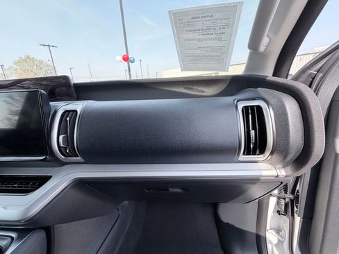 Used 2025 Ford Expedition Active image 21