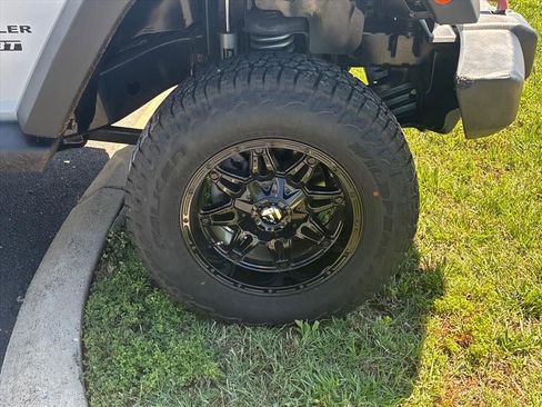 Used 2014 Jeep Wrangler Sport w/ Quick Order Package 24S AWD/4WD image 9
