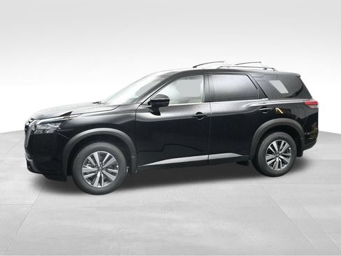 Used 2025 Nissan Pathfinder SL FWD image 2