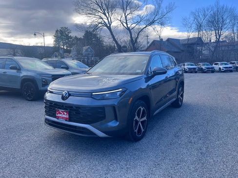 New 2026 Volkswagen Tiguan SE image 3