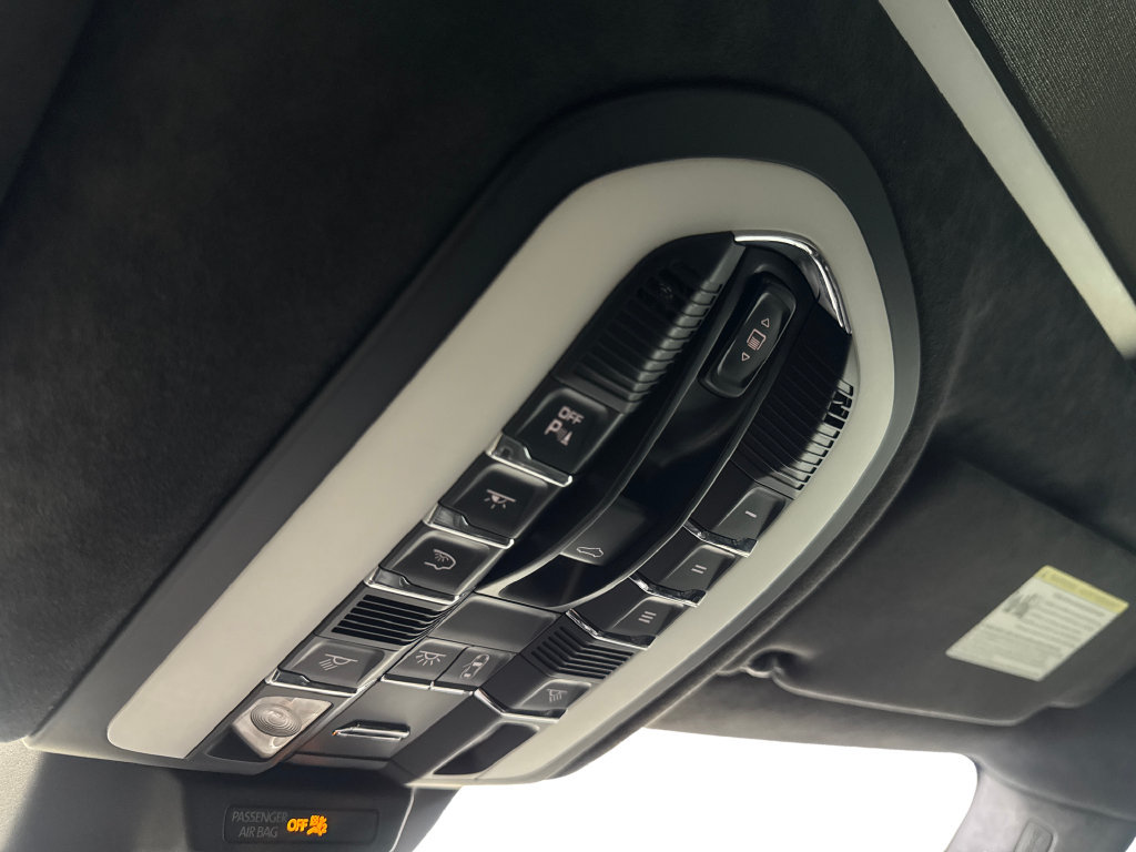Used 2020 Porsche Macan Turbo AWD/4WD image 77