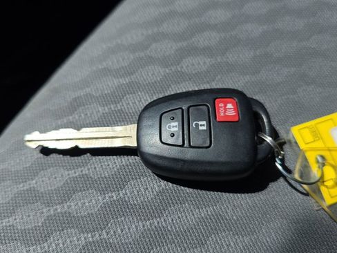 Used 2022 Toyota Tacoma SR5 image 28