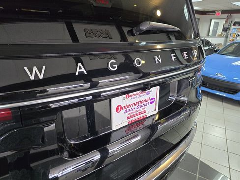 Used 2024 Jeep Wagoneer Series II w/ Flexible Seating Group image 40