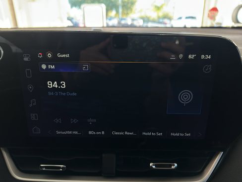 Used 2025 Chevrolet Equinox LT image 18