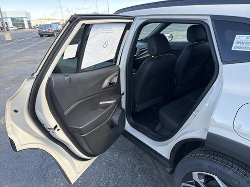 New 2026 Chevrolet Trax RS w/ Sunroof Package image 22