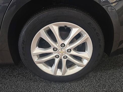 Used 2017 Chevrolet Malibu LT FWD image 37