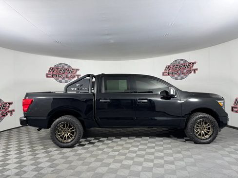 Used 2024 Nissan Titan SV w/ SV Convenience Package AWD/4WD image 8