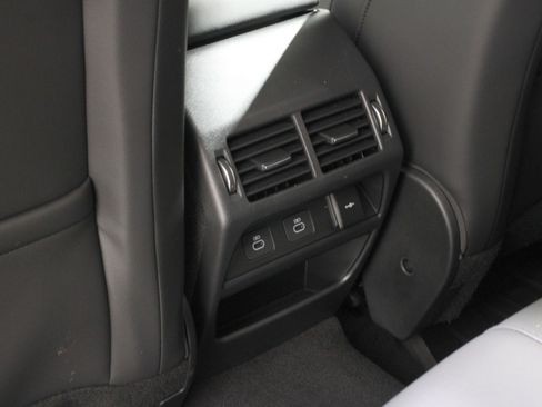 Used 2024 Land Rover Discovery Sport S image 21