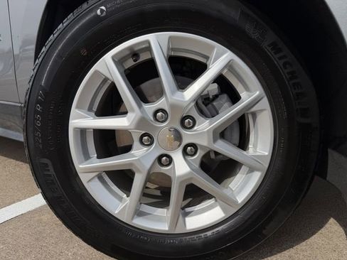 Used 2023 Chevrolet Equinox LS image 9