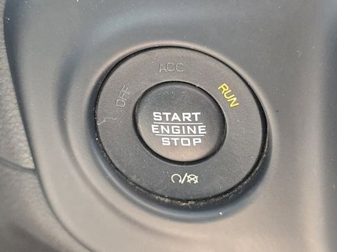 Used 2018 Jeep Wrangler Unlimited Sahara image 9