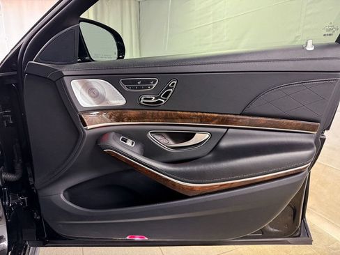 Used 2017 Mercedes-Benz S 550 4MATIC Sedan image 17