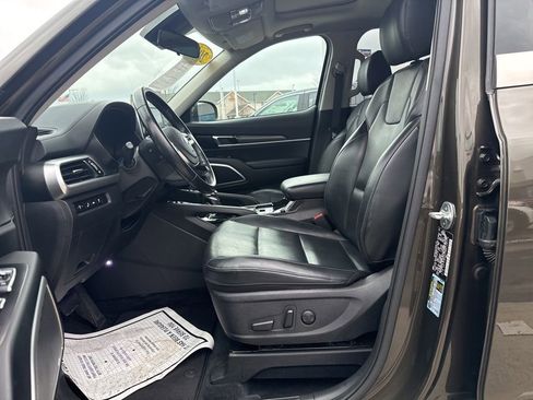 Used 2021 Kia Telluride S image 2