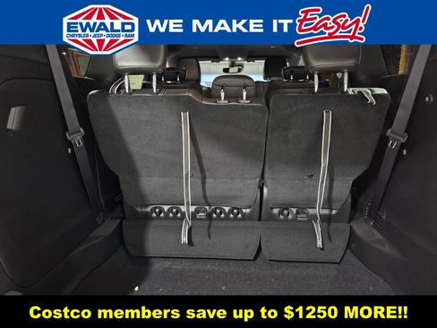 New 2026 Chrysler Pacifica Select FWD image 18
