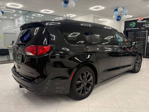 Used 2018 Chrysler Pacifica Limited w/ Advanced Safetytec Group image 12