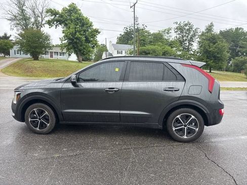 Used 2025 Kia Niro EX FWD image 5