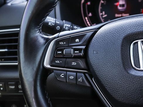 Used 2018 Honda Accord Touring image 18