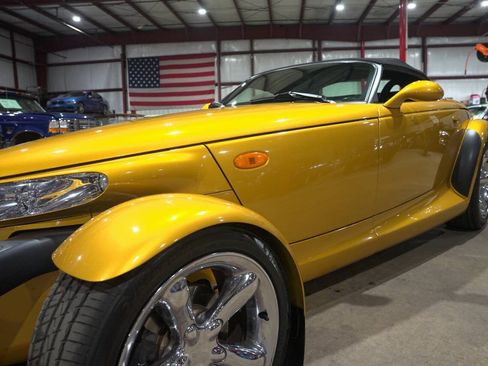 Used 2002 Chrysler Prowler RWD image 40