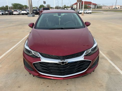 Used 2019 Chevrolet Cruze LT image 4