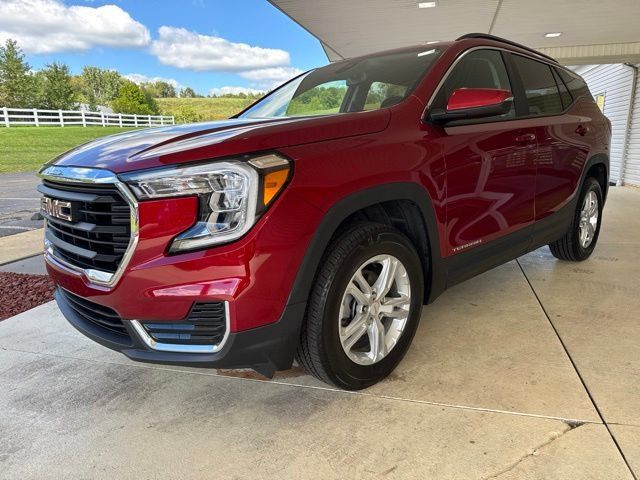 Used 2023 GMC Terrain SLE w/ Driver Convenience Package AWD/4WD image 9