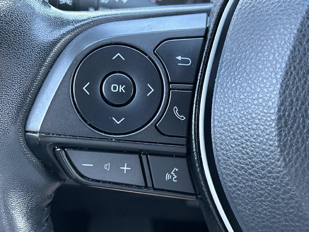 Used 2022 Toyota RAV4 XLE Premium AWD/4WD image 32