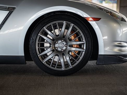 Used 2009 Nissan GT-R Premium AWD/4WD image 14