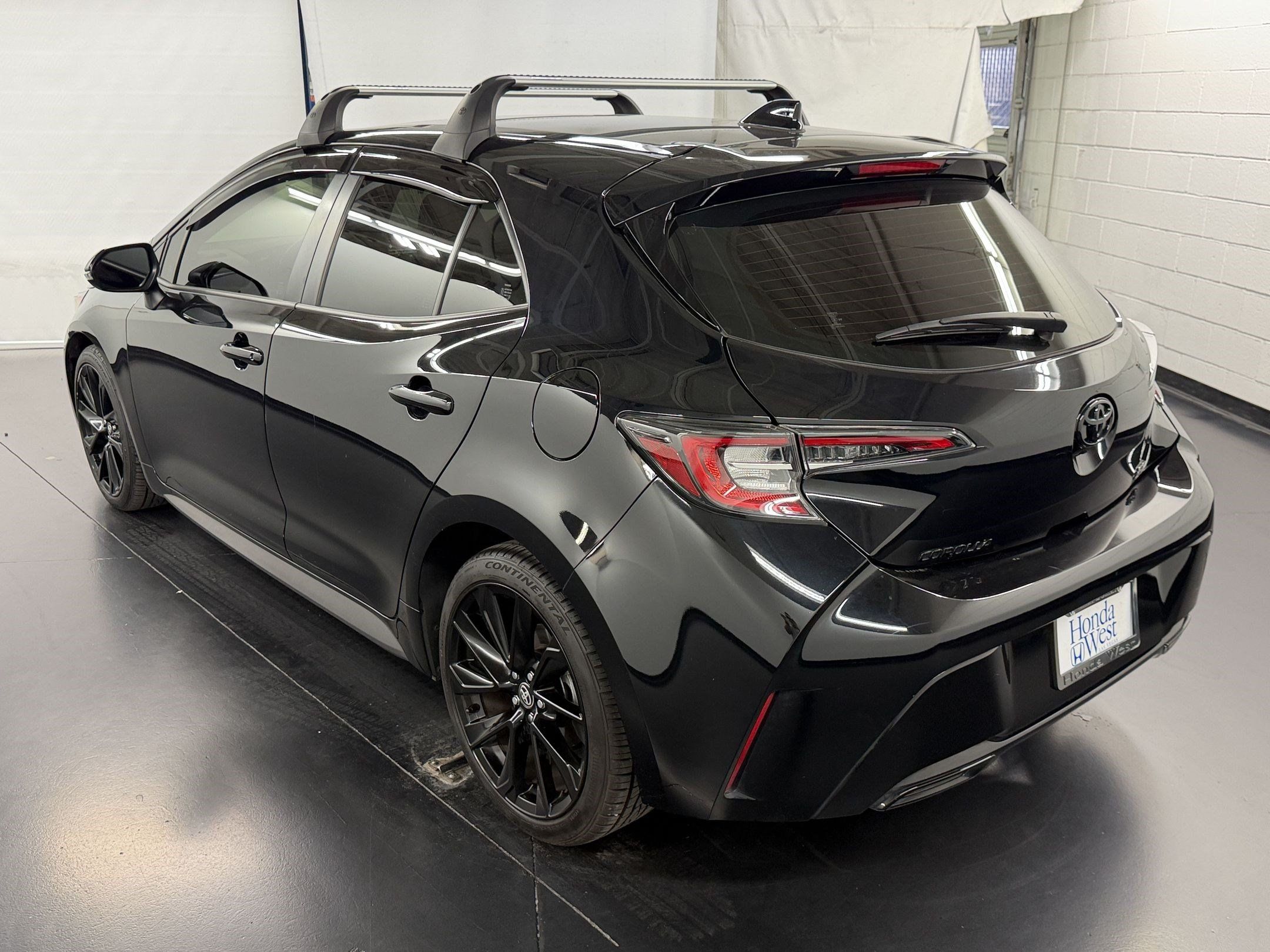 Used 2022 Toyota Corolla SE w/ Carpet Mat Package (TMS) FWD image 3