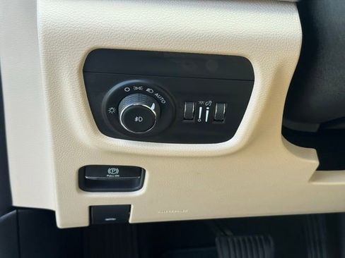 Used 2021 Jeep Grand Cherokee L Limited AWD/4WD image 24