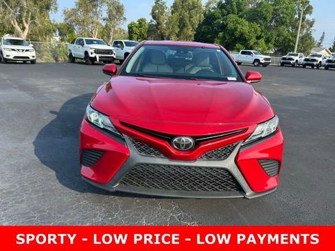 Used 2020 Toyota Camry SE FWD image 2