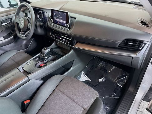 Used 2021 Nissan Rogue SV image 30