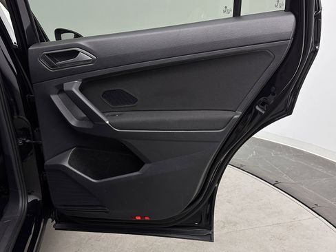 Used 2020 Volkswagen Tiguan S image 28