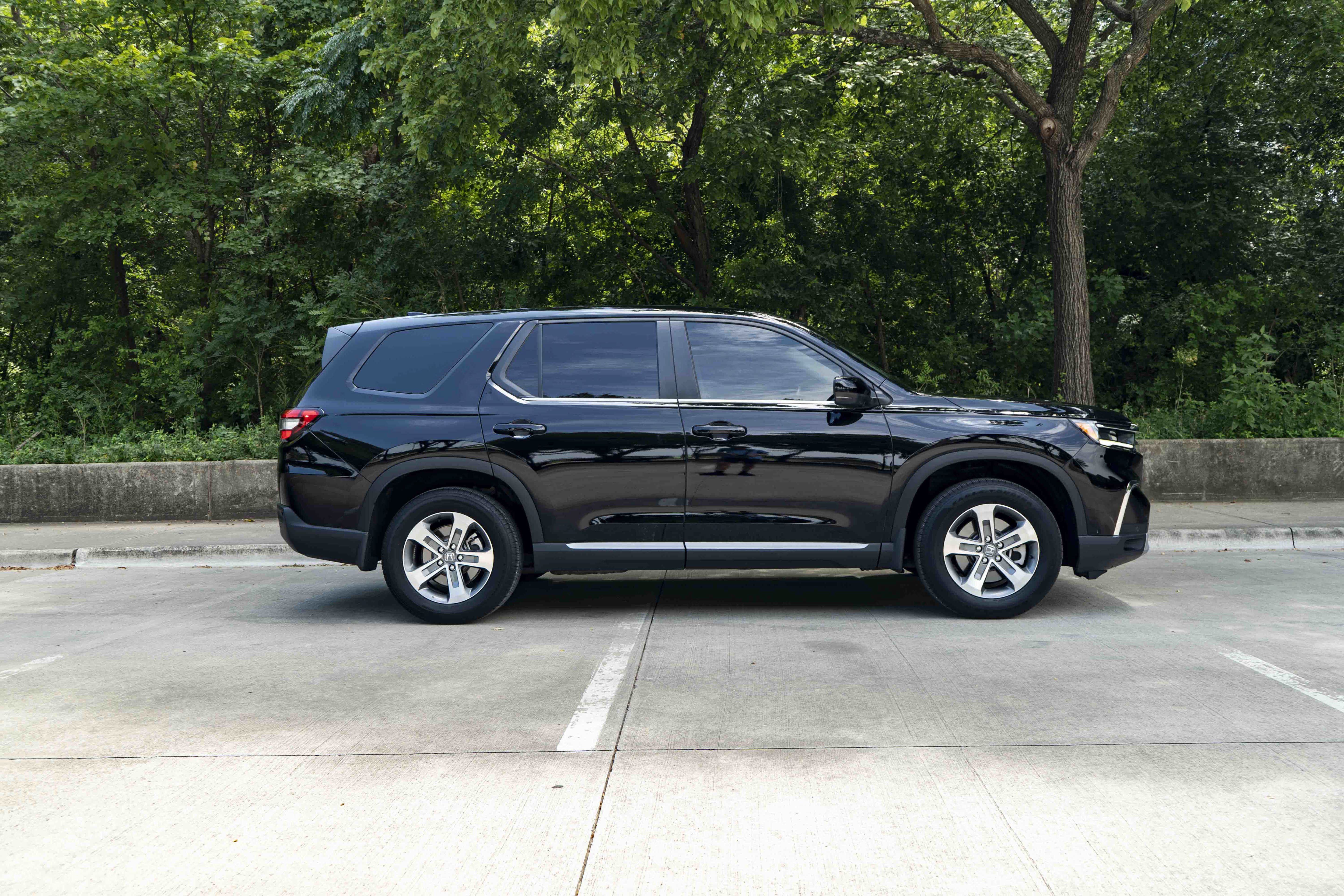 Used 2025 Honda Pilot EX-L image 10