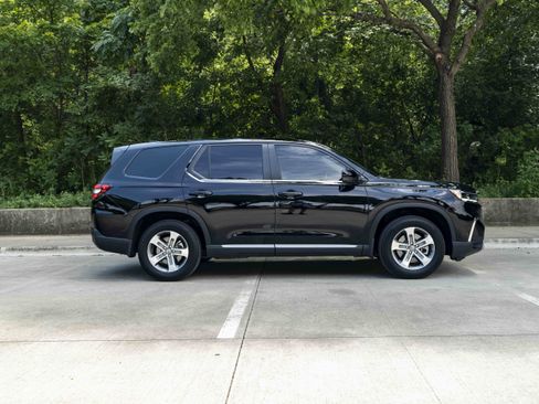 Used 2025 Honda Pilot EX-L image 10