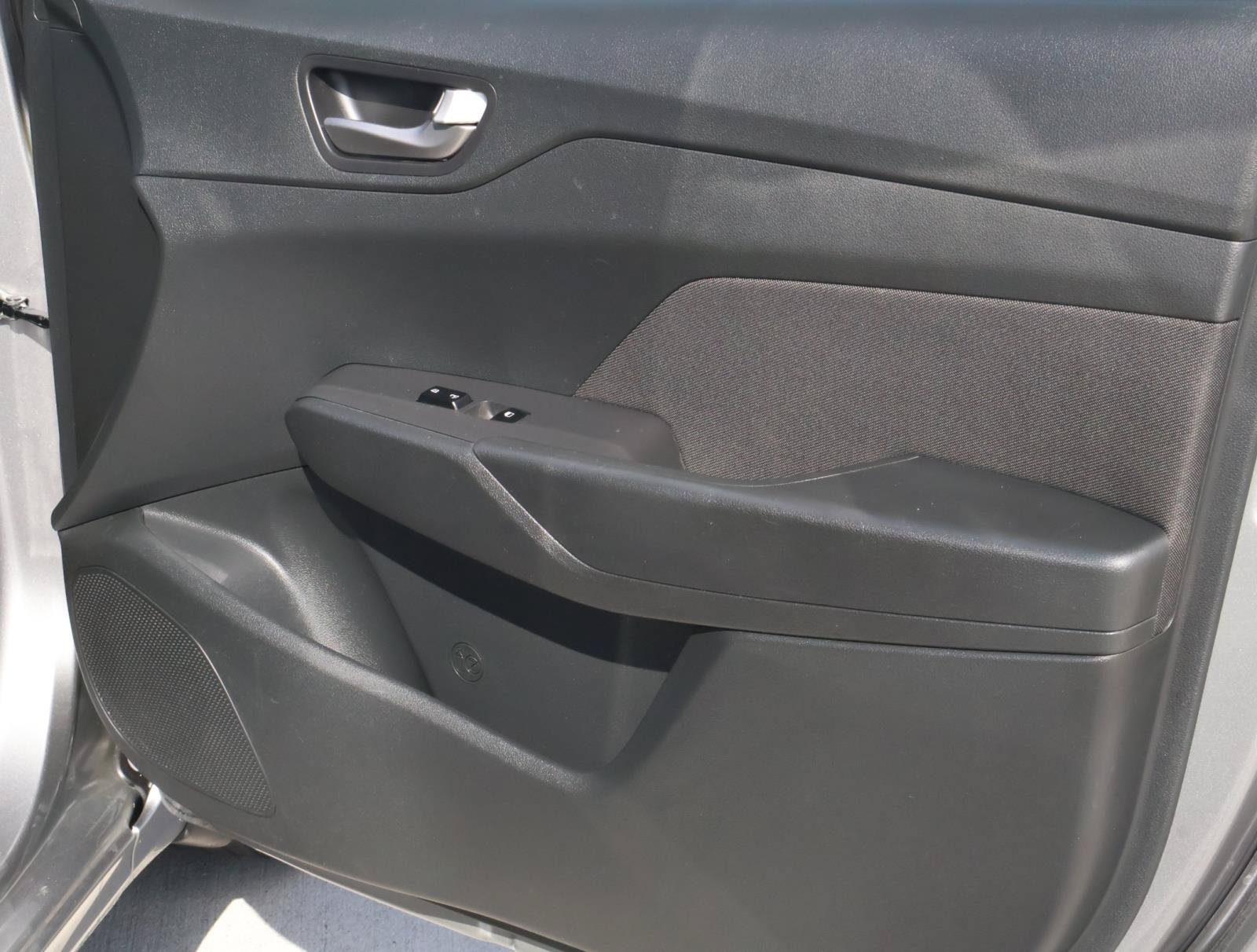 Used 2021 Hyundai Accent SE FWD image 14