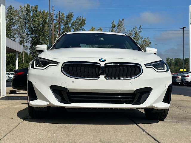 Used 2023 BMW 230i xDrive Coupe AWD/4WD image 2