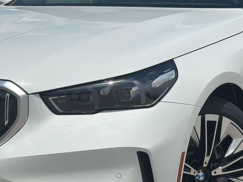 New 2026 BMW i5 eDrive40 image 4